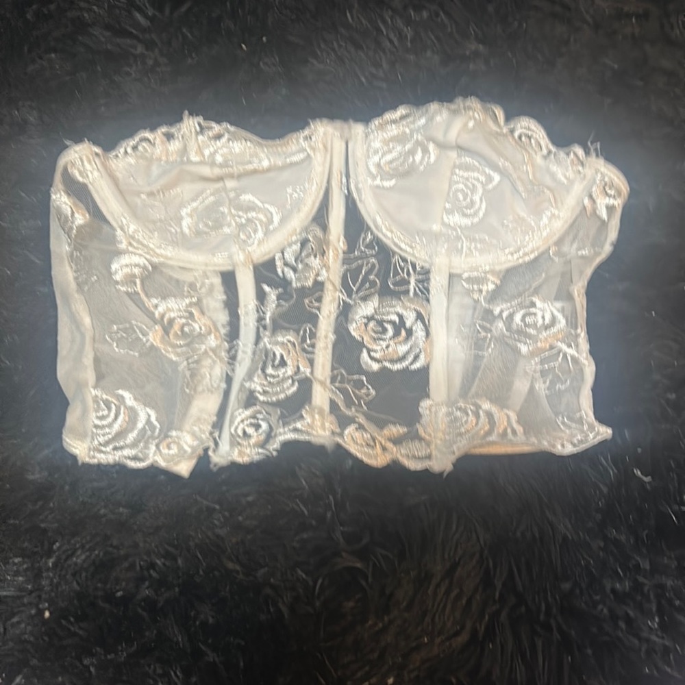 fashion nova size xs color white.